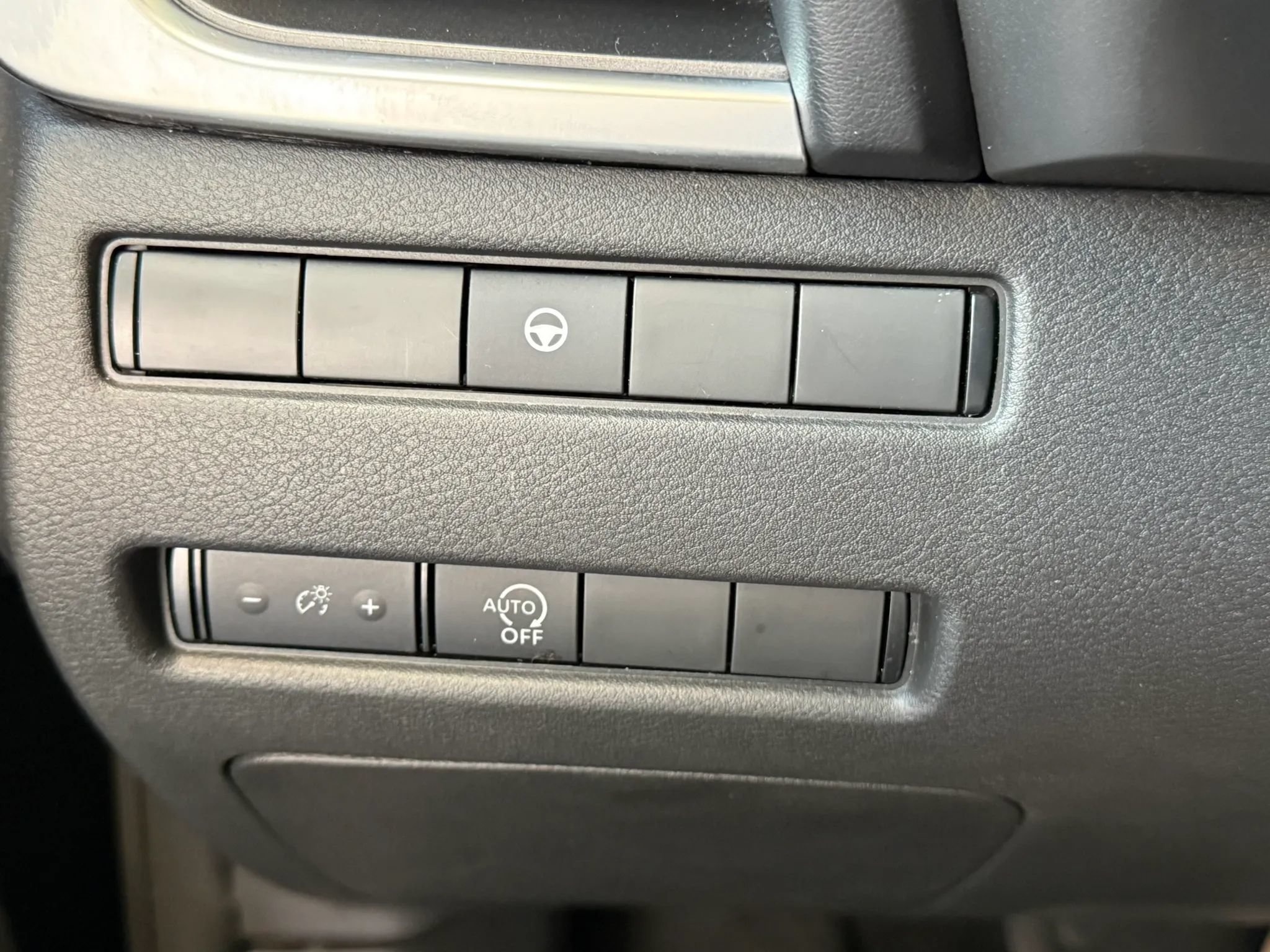 Used 2023 Nissan Rogue SV FWD image 32