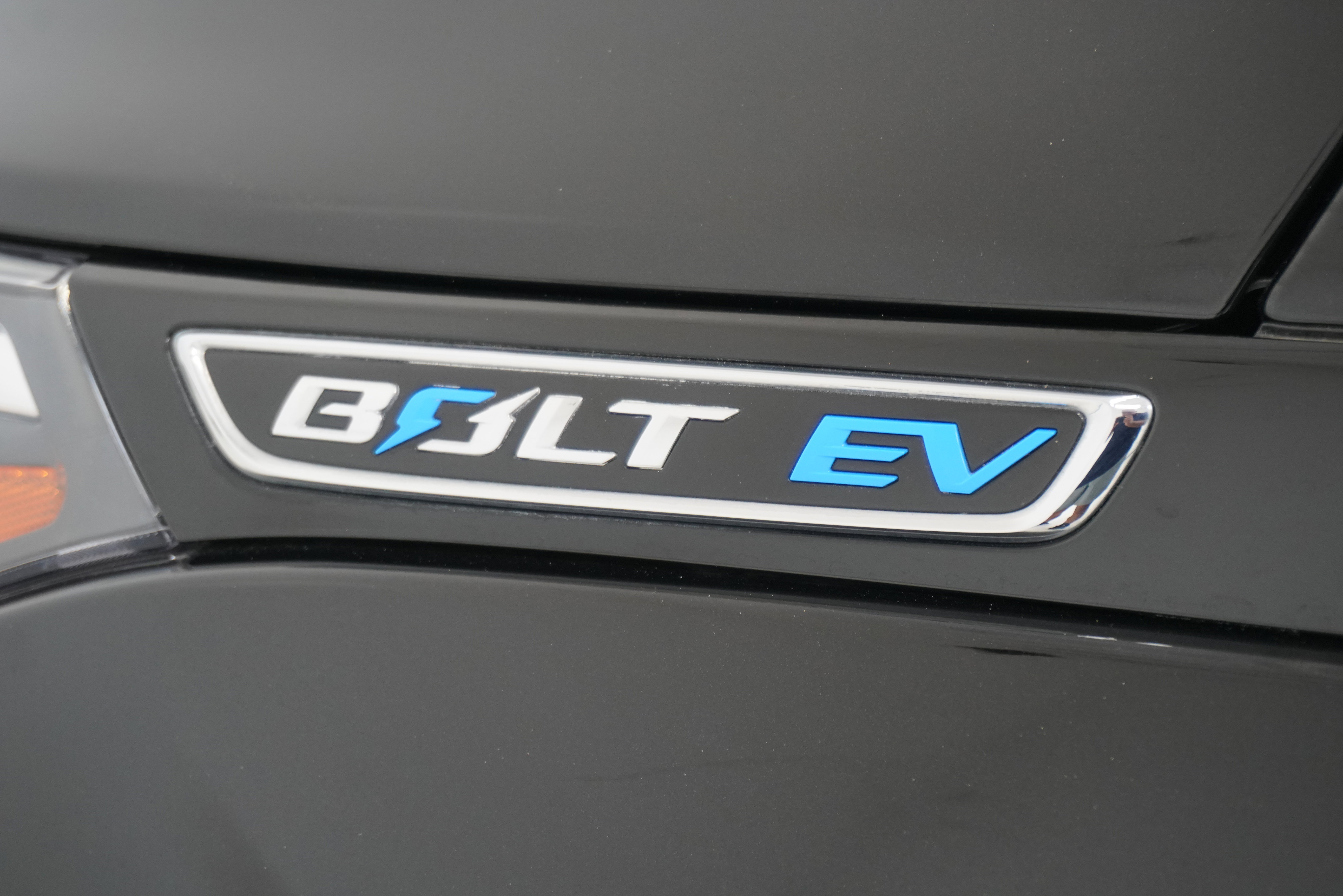 Used 2019 Chevrolet Bolt Premier w/ Infotainment Package image 8