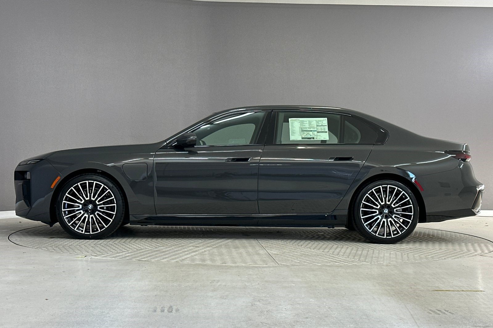 New 2026 BMW 750e xDrive w/ Premium Package AWD/4WD image 2