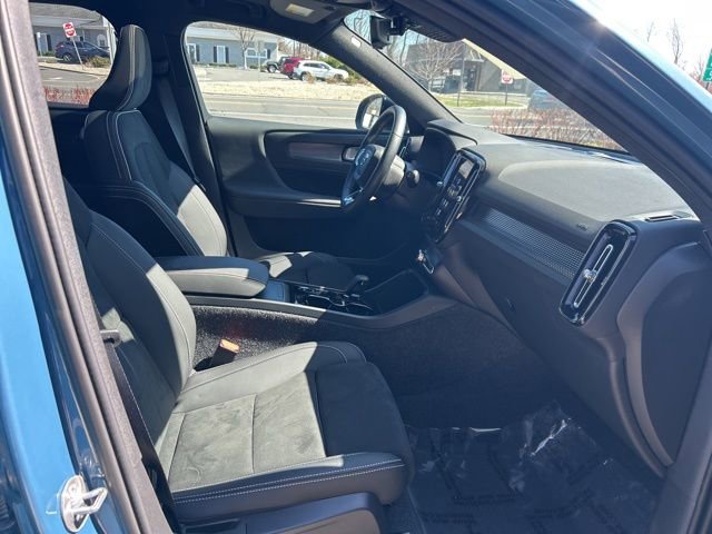Used 2025 Volvo XC40 B5 Plus image 15
