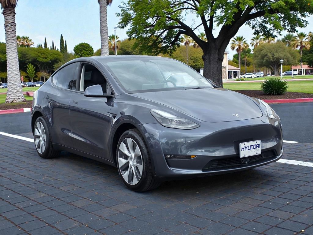 Used 2023 Tesla Model Y Long Range image 4