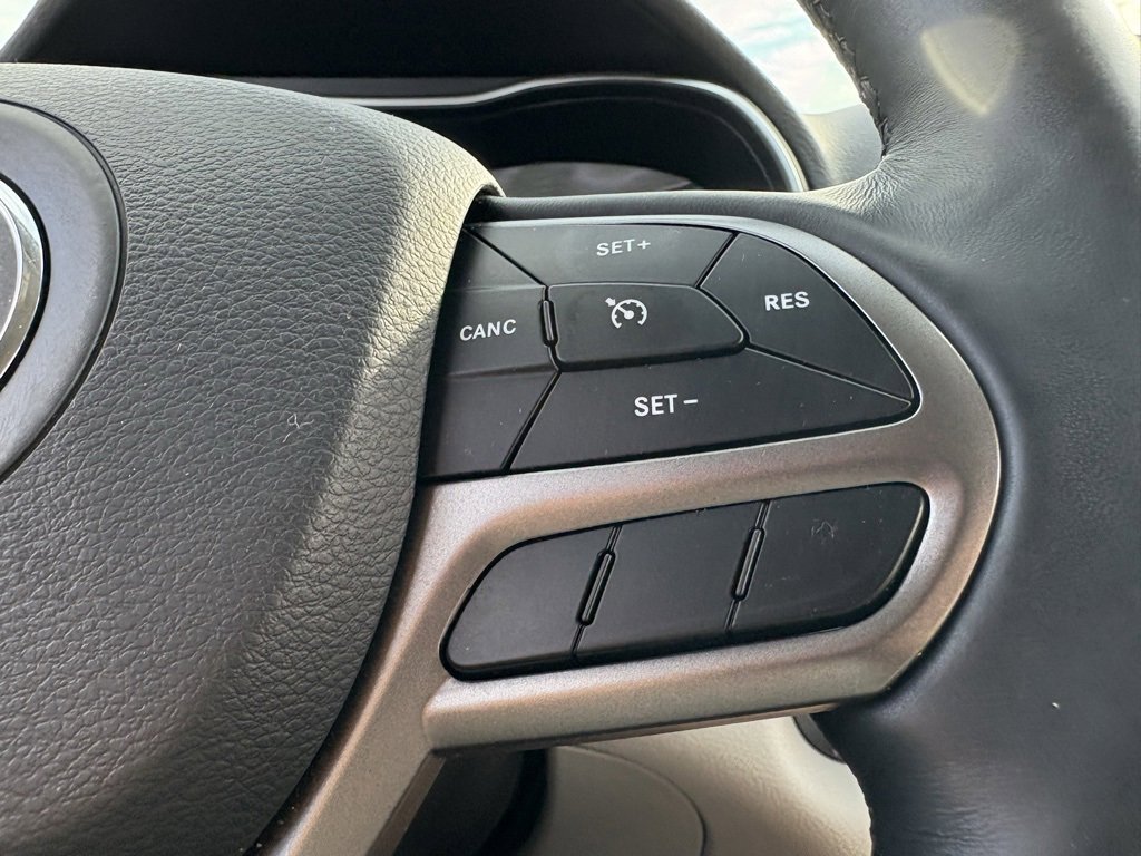 Used 2019 Jeep Cherokee Limited image 48