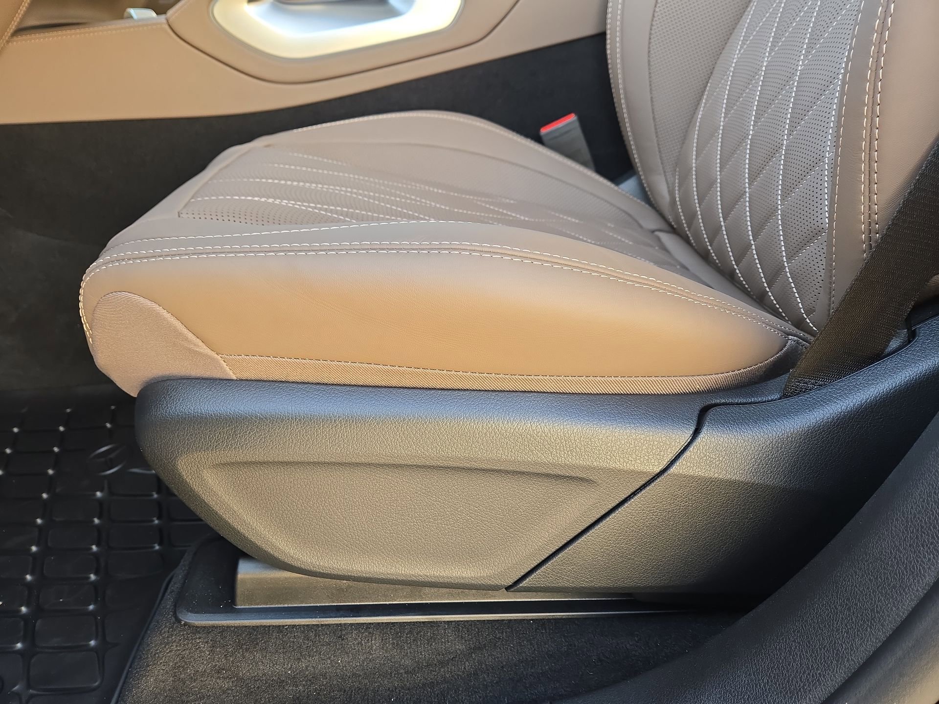 New 2026 Mercedes-Benz GLS 63 AMG 4MATIC image 17