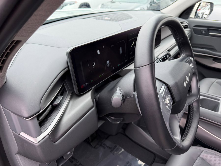 Used 2024 Kia EV9 Light Long Range RWD image 12