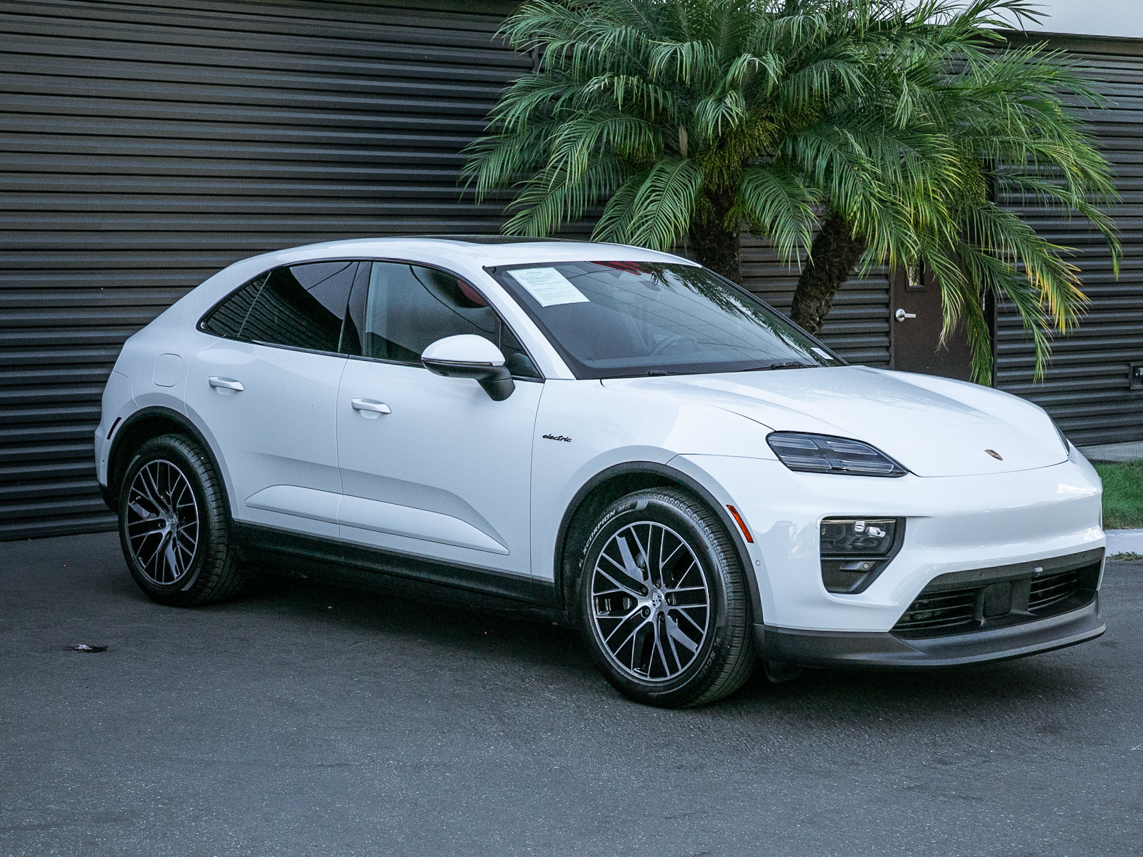 Certified 2025 Porsche Macan Electric RWD image 6