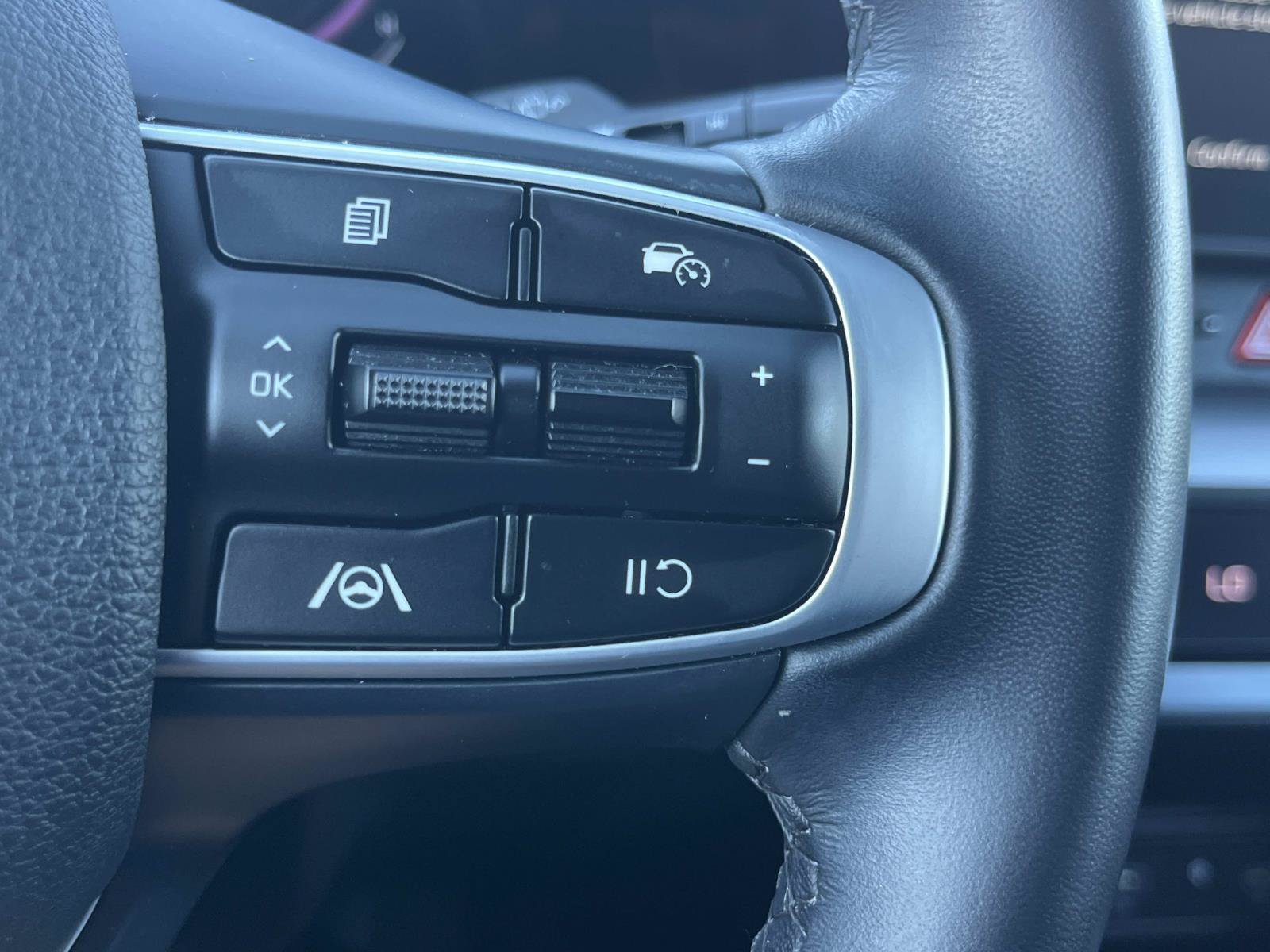 Used 2024 Kia Sportage EX FWD image 31