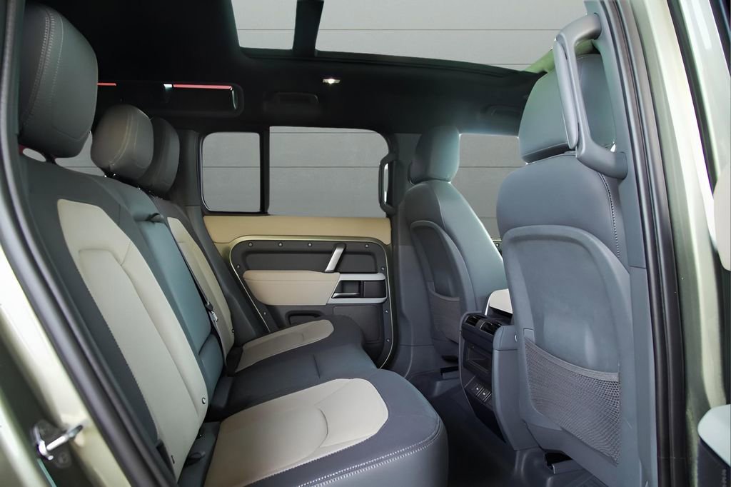 Used 2023 Land Rover Defender 110 X-Dynamic SE image 37