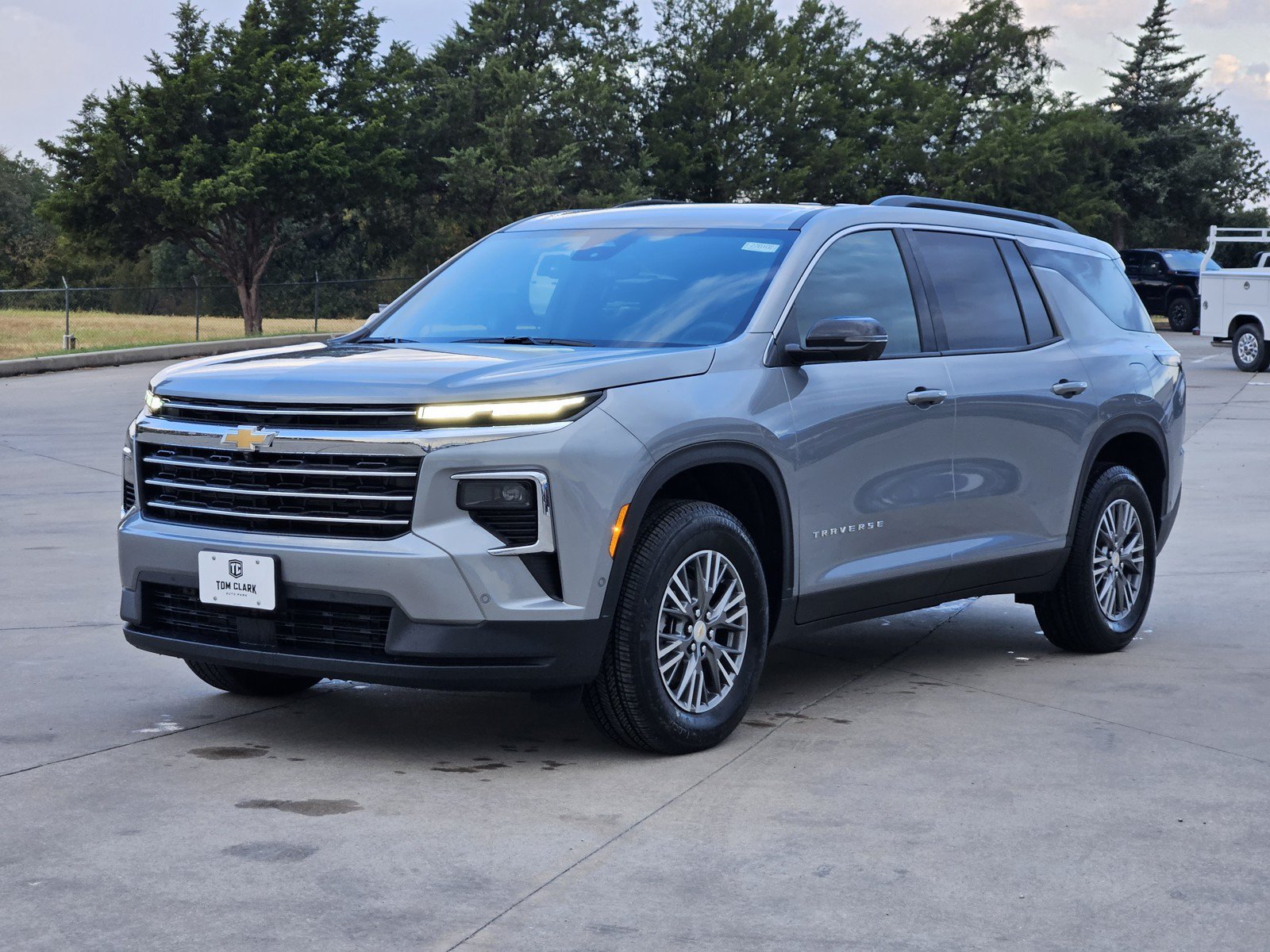 New 2027 Chevrolet Traverse LT w/ Enhanced Driving Package FWD image 2
