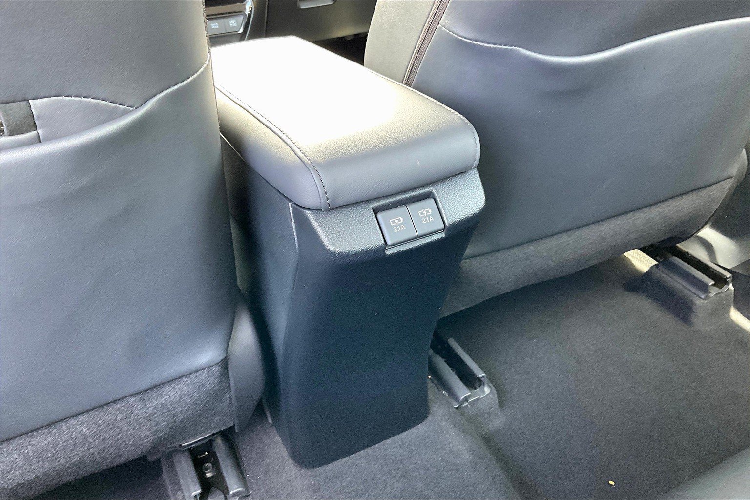 Used 2022 Toyota Prius AWD image 39
