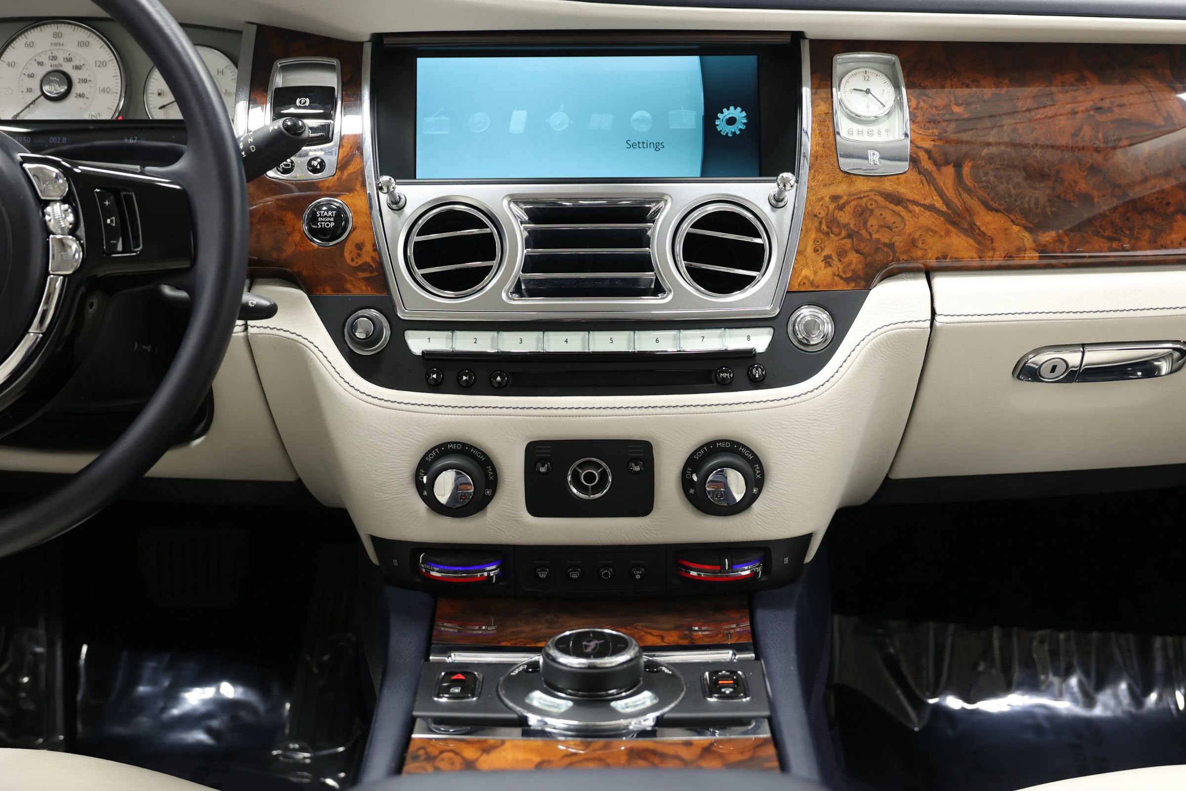 Used 2015 Rolls-Royce Ghost image 37
