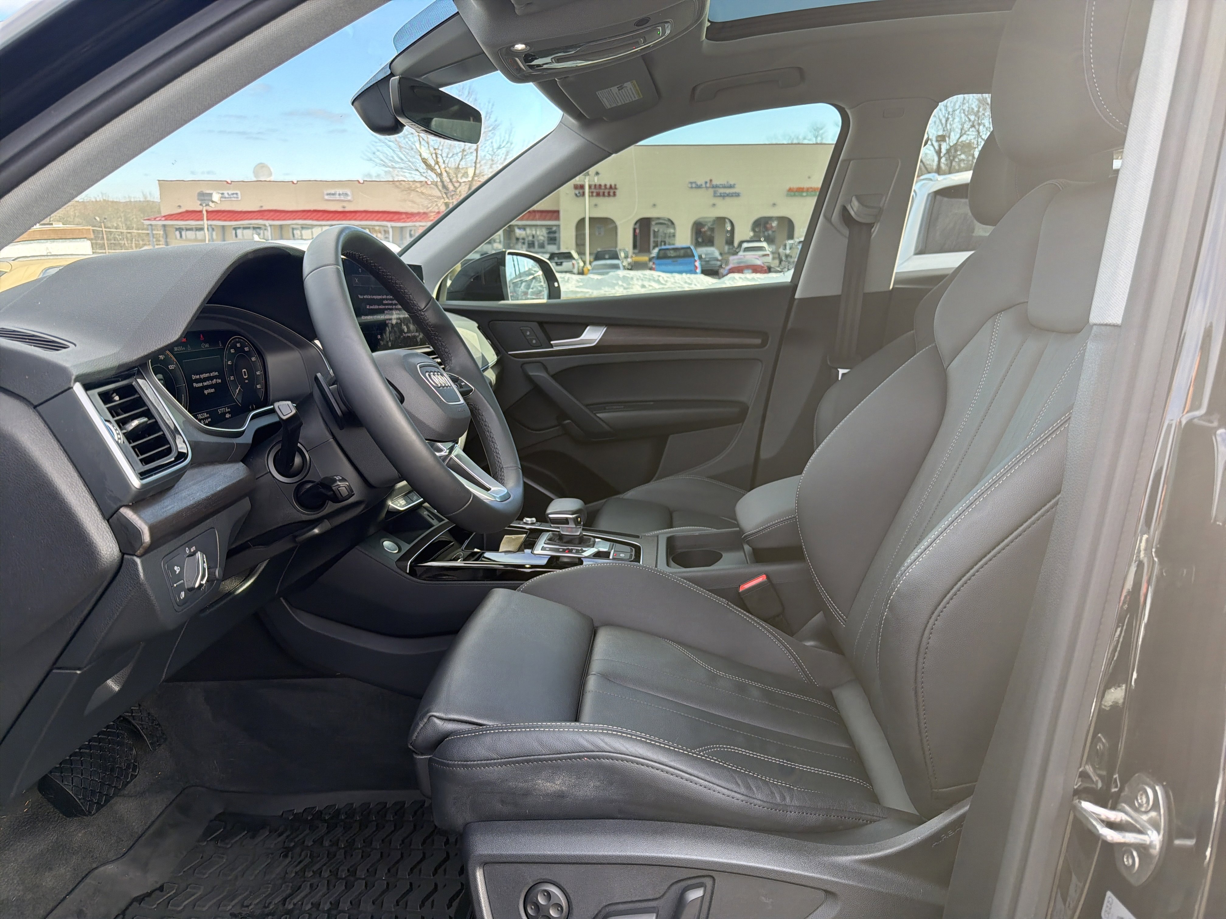 Certified 2025 Audi Q5 e Premium image 6