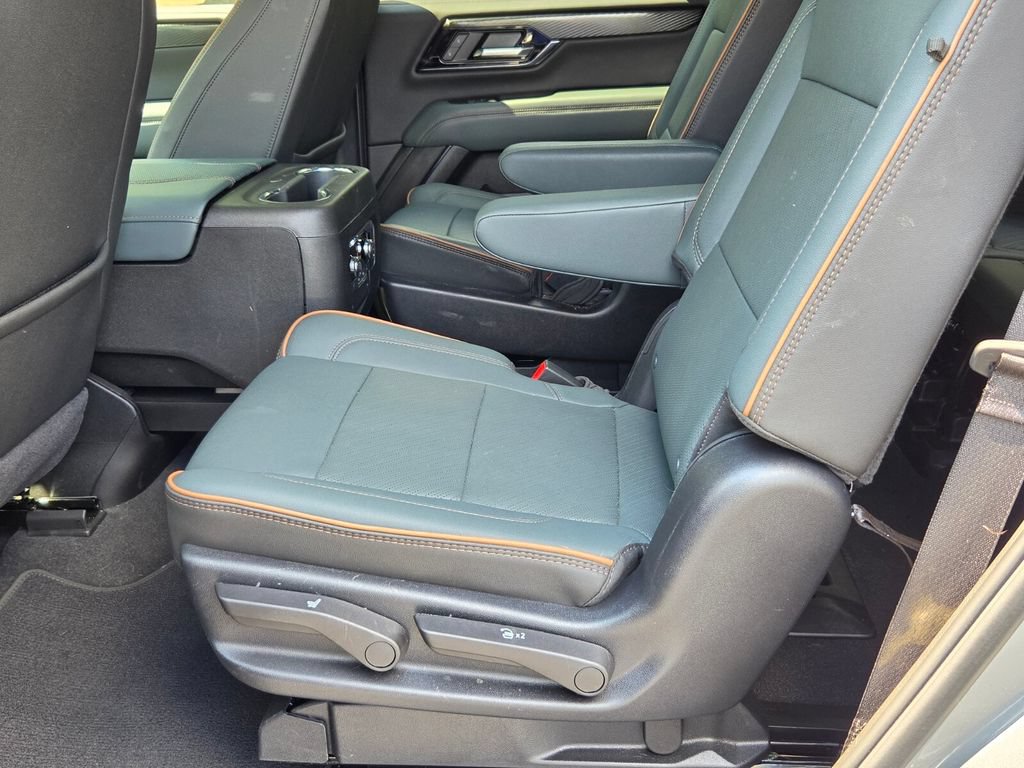 Used 2025 GMC Yukon AT4 w/ AT4 Premium Package AWD/4WD image 13