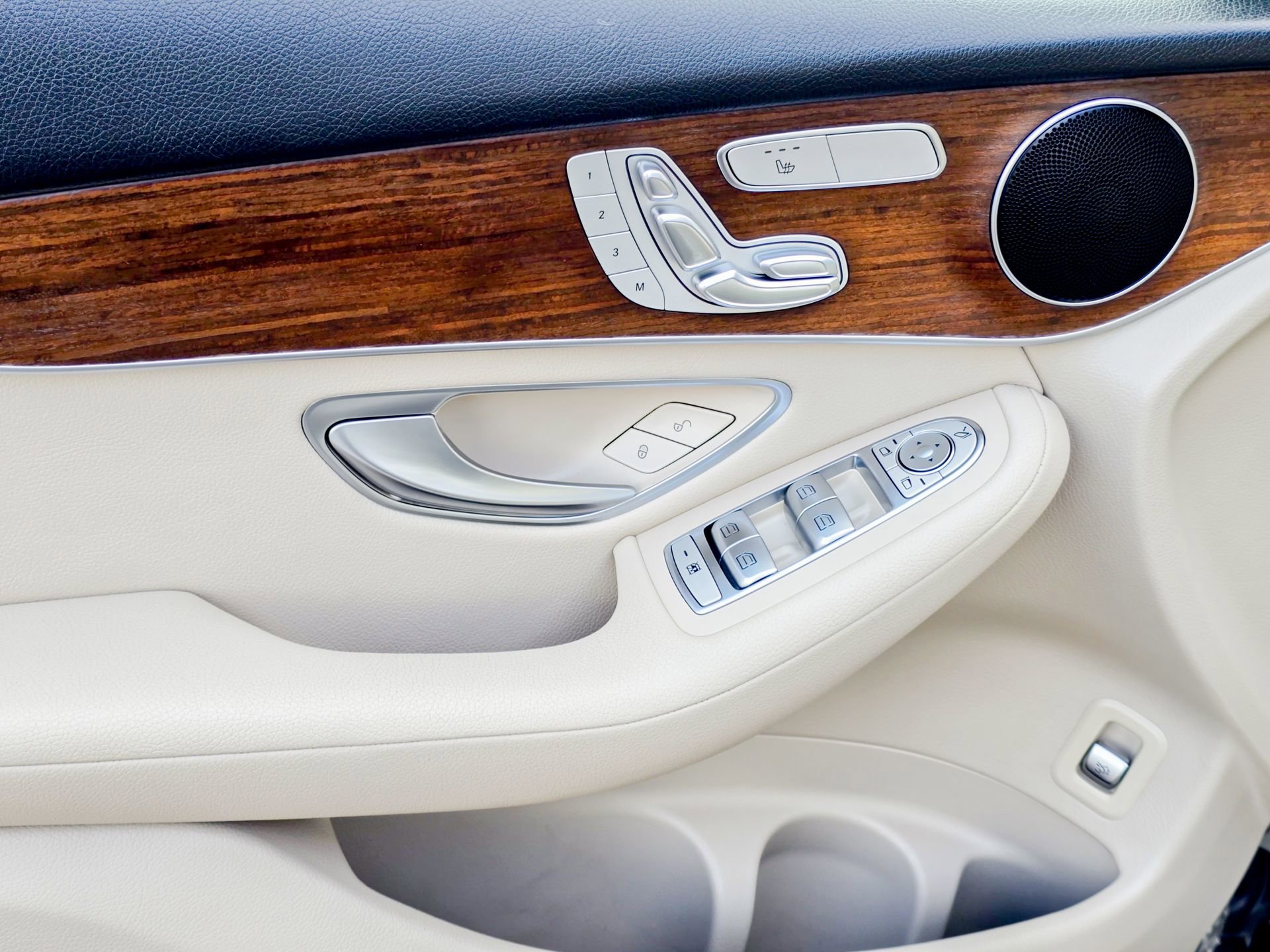 Used 2021 Mercedes-Benz GLC 300 4MATIC image 7