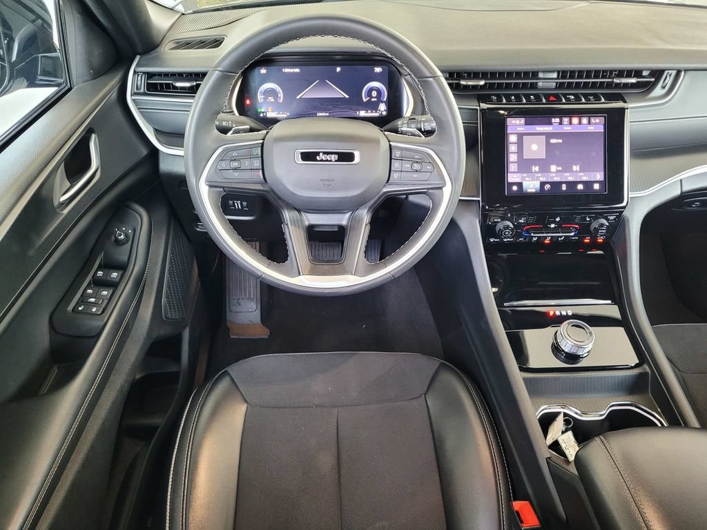 Used 2023 Jeep Grand Cherokee Altitude AWD/4WD image 12