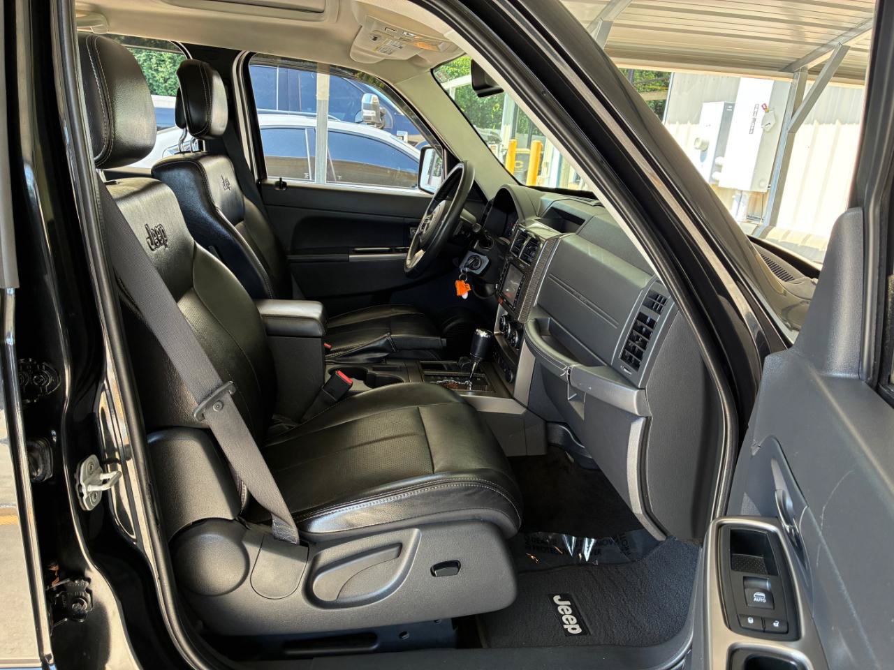 Used 2011 Jeep Liberty Limited Jet AWD/4WD image 15