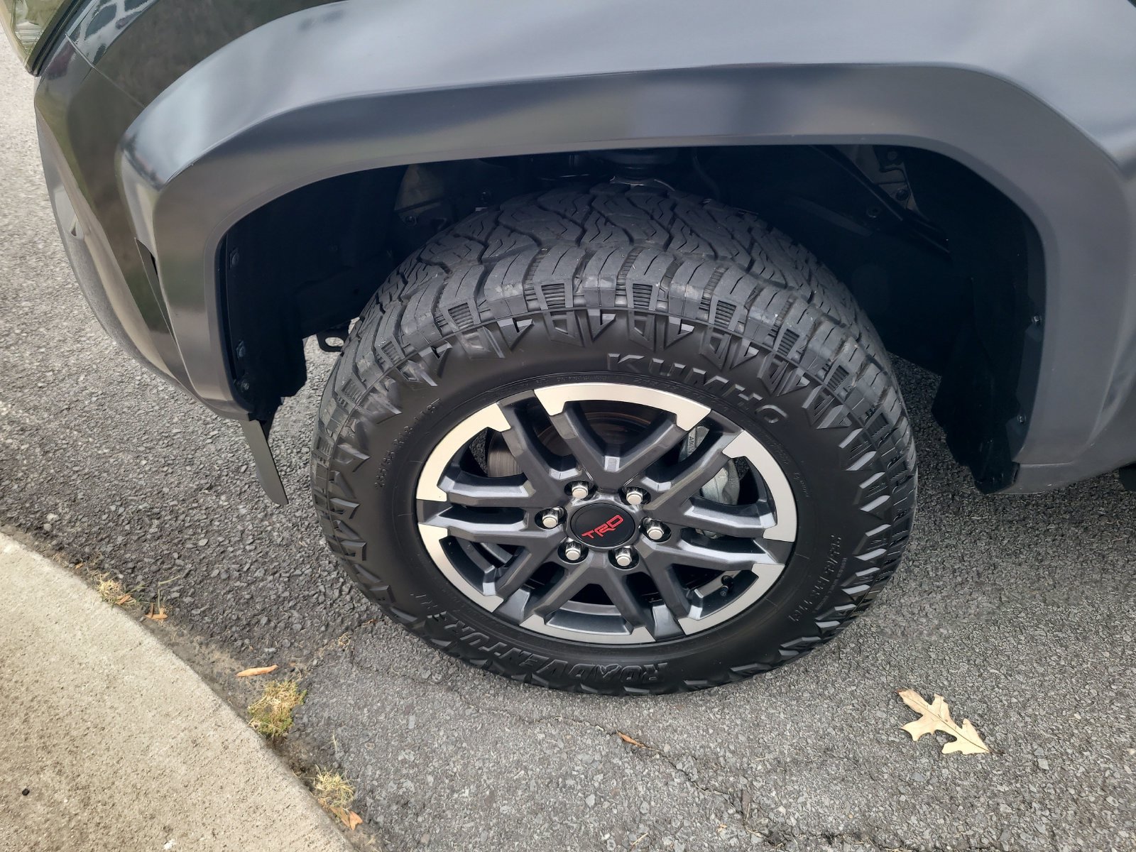 Used 2025 Toyota Tacoma TRD Sport AWD/4WD image 9