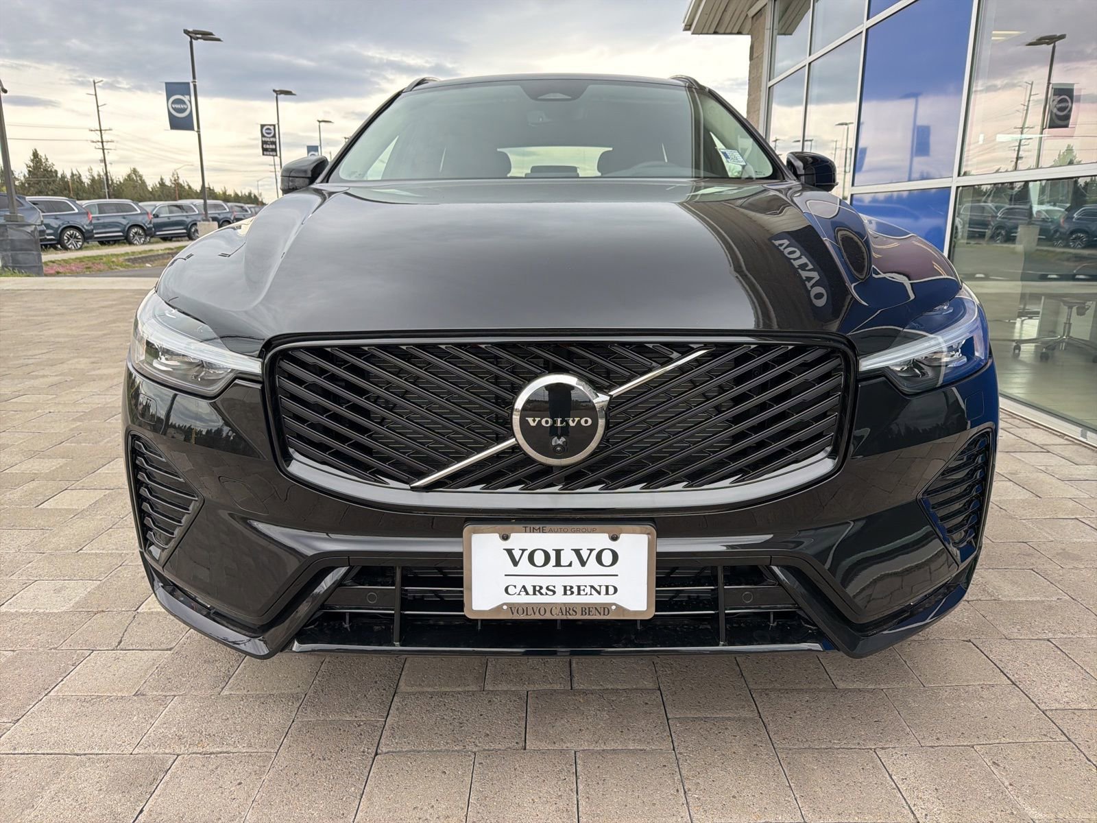 New 2026 Volvo XC60 B5 Ultra w/ Protection Package Premier AWD/4WD image 3