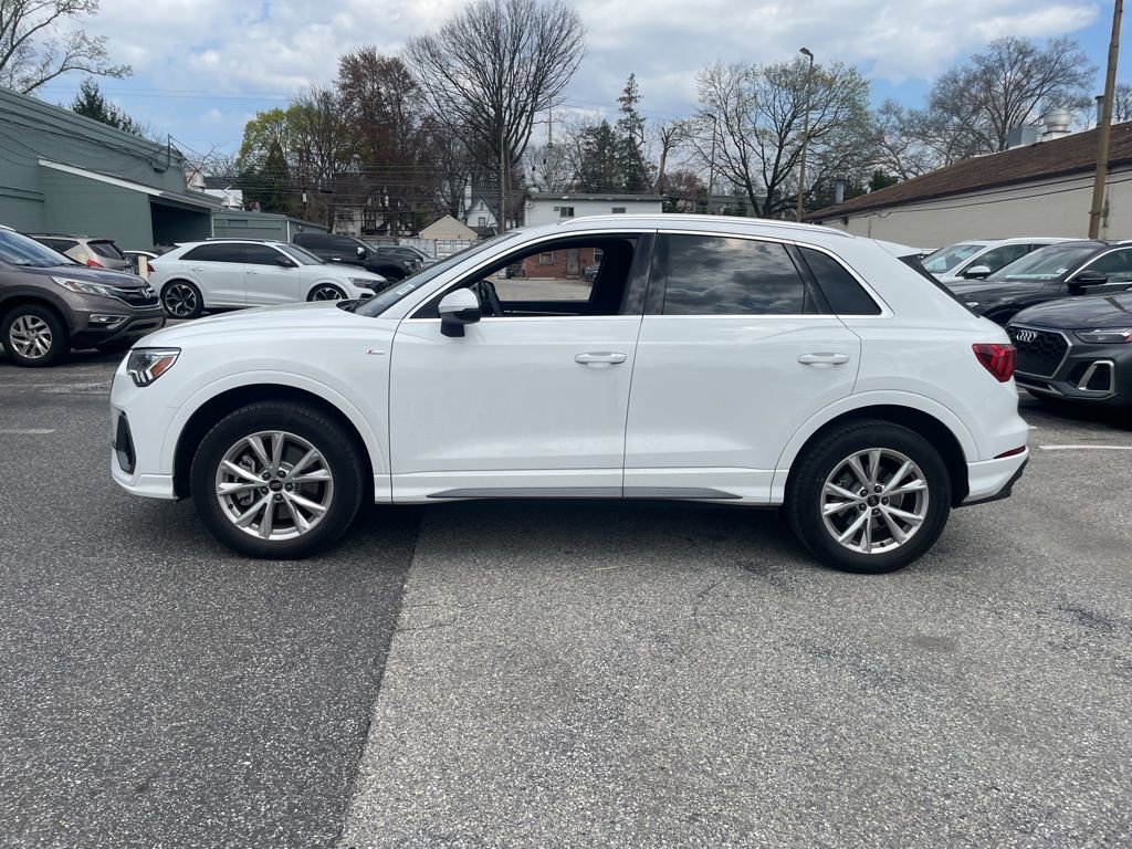 Used 2025 Audi Q3 2.0T Premium w/ Convenience Package image 2