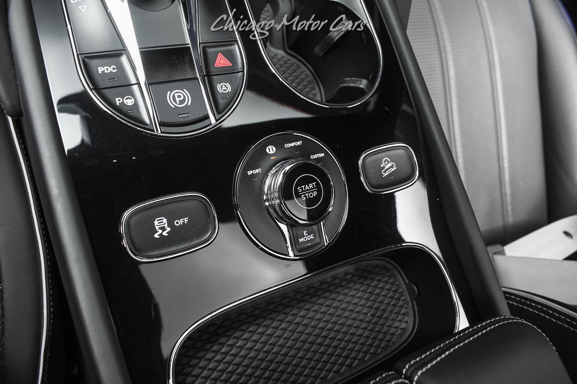 Used 2023 Bentley Bentayga Plug-In Hybrid image 20