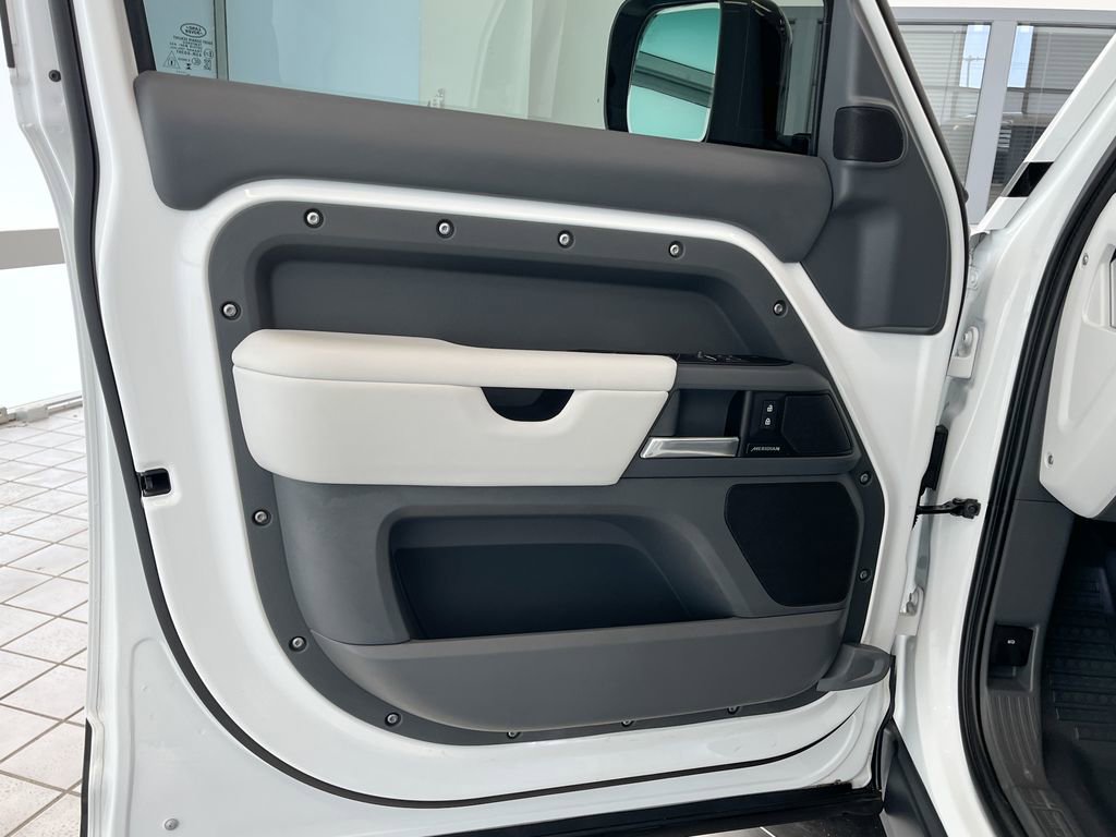 Used 2025 Land Rover Defender 110 S image 13