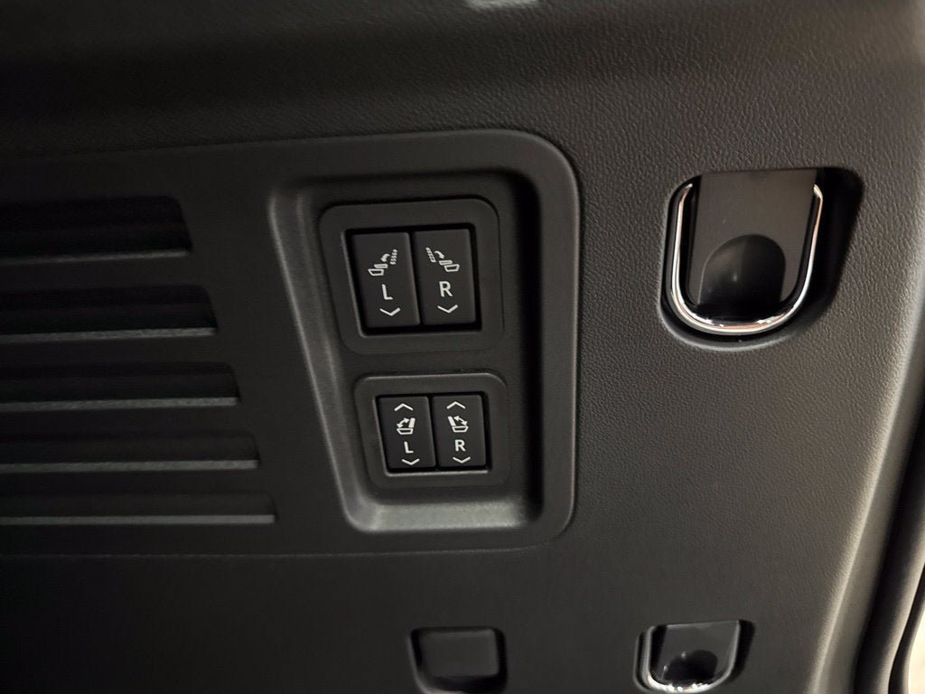 New 2027 GMC Acadia Denali Ultimate w/ LPO, Floor Liner Package AWD/4WD image 21