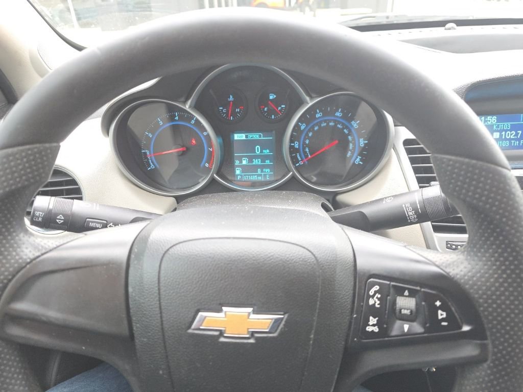 Used 2014 Chevrolet Cruze LS image 10