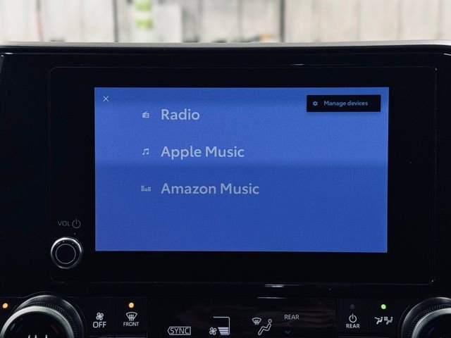 Used 2025 Toyota Highlander XLE image 35