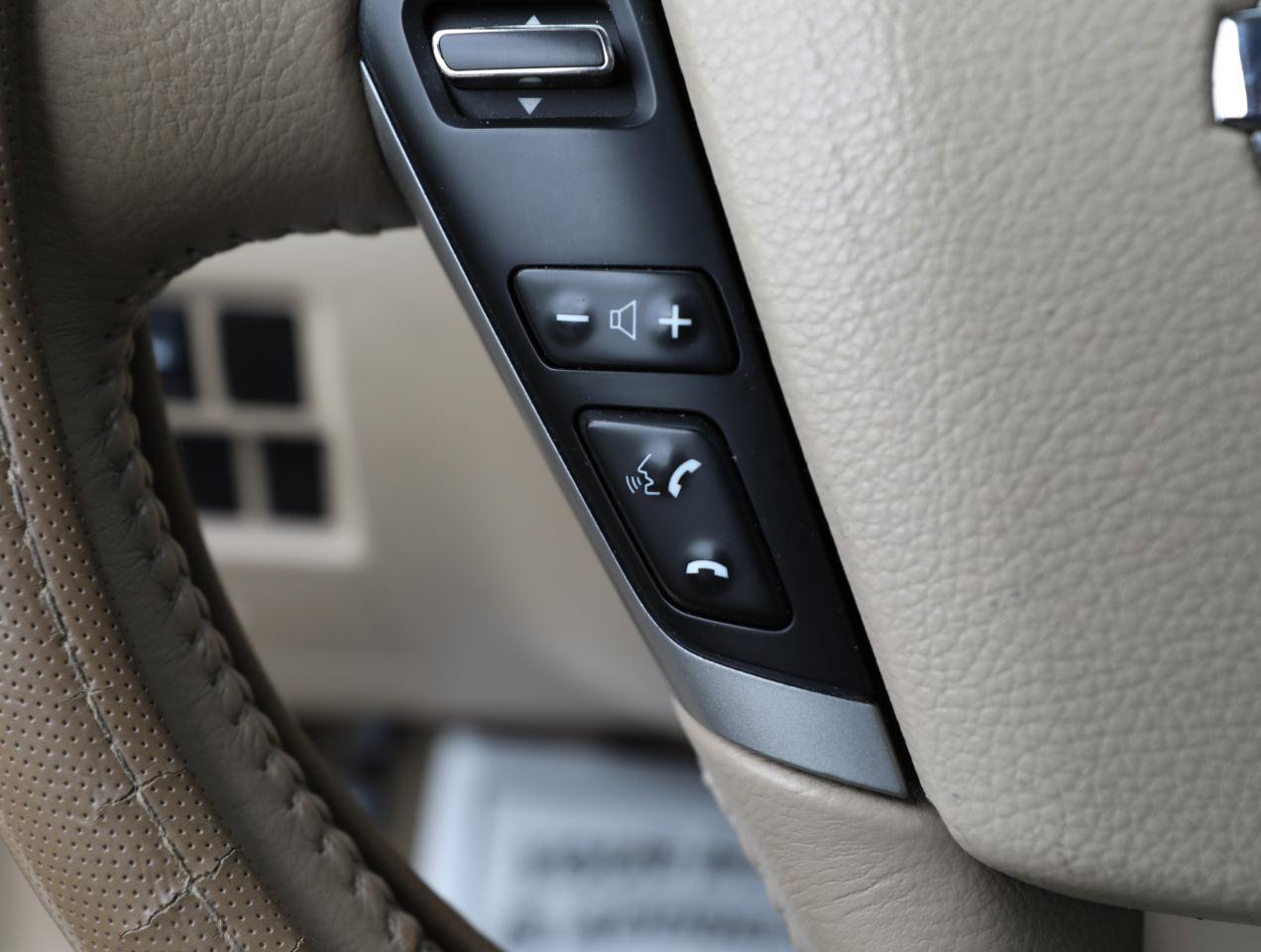 Used 2013 Nissan Quest SL FWD image 25