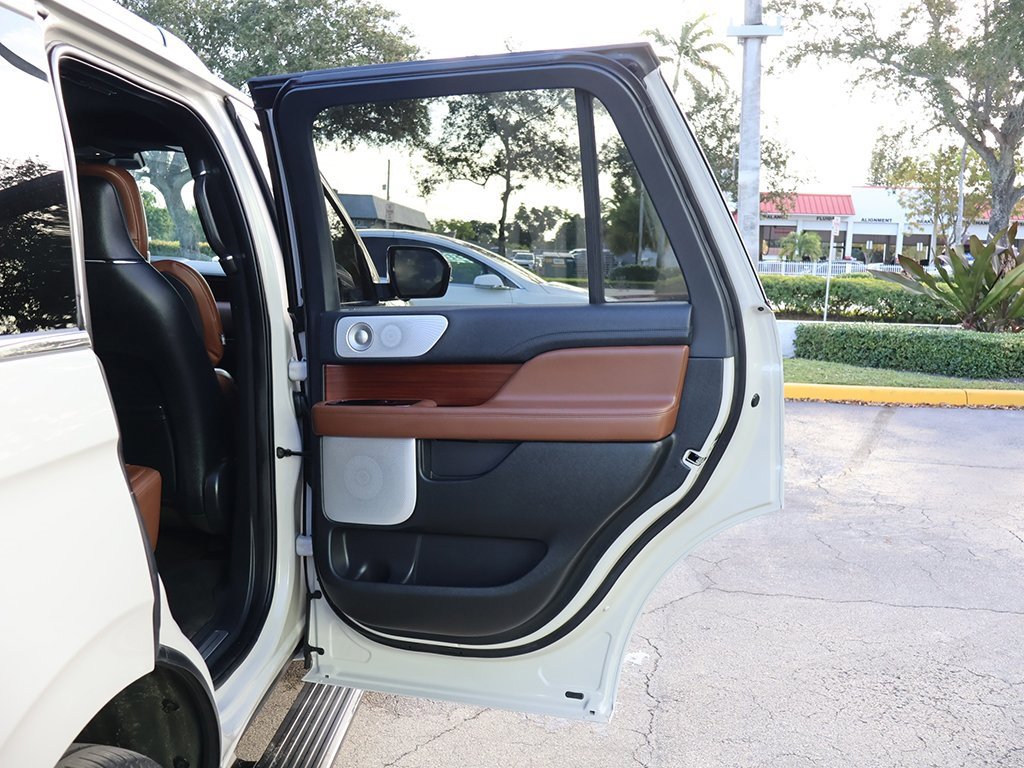 Used 2022 Lincoln Navigator Reserve image 33
