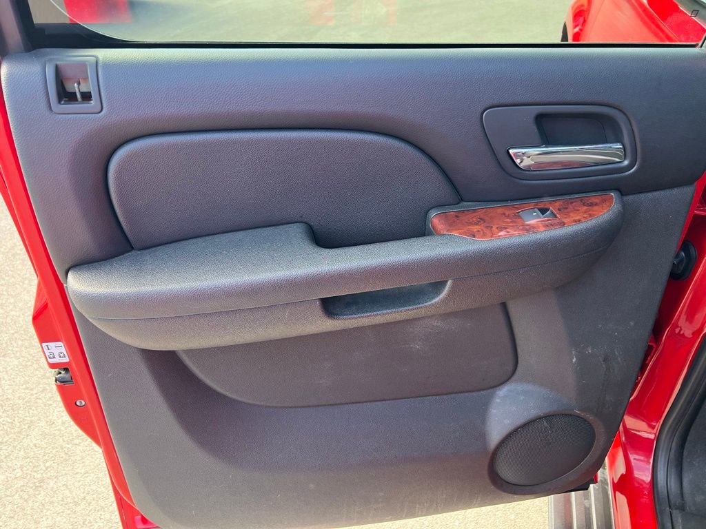 Used 2011 Chevrolet Avalanche LTZ image 19