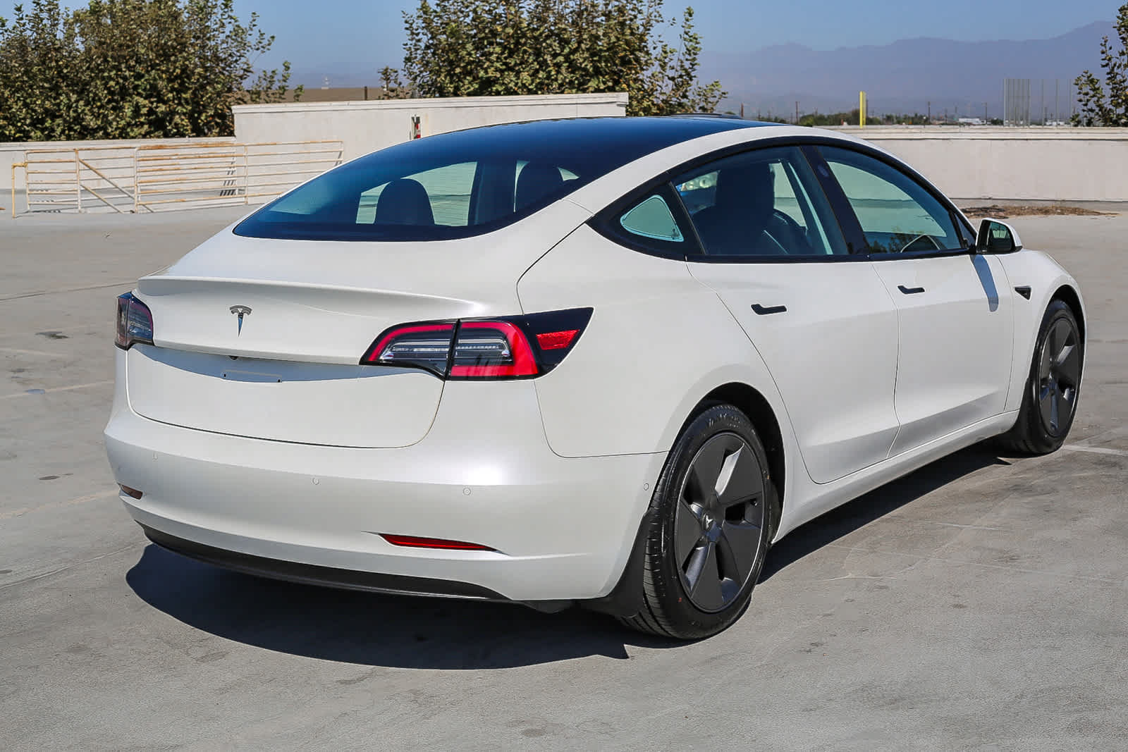Used 2021 Tesla Model 3 Standard Range Plus RWD image 5