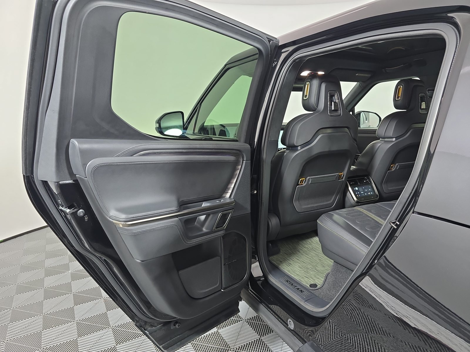 Used 2022 Rivian R1T Adventure AWD/4WD image 17