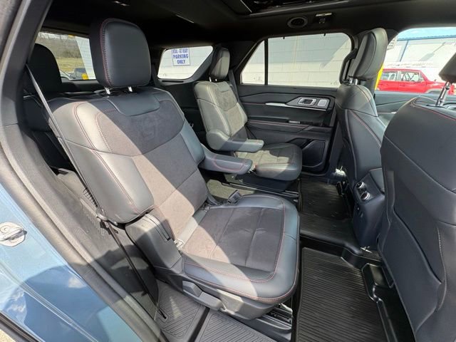 Used 2025 Ford Explorer ST image 33