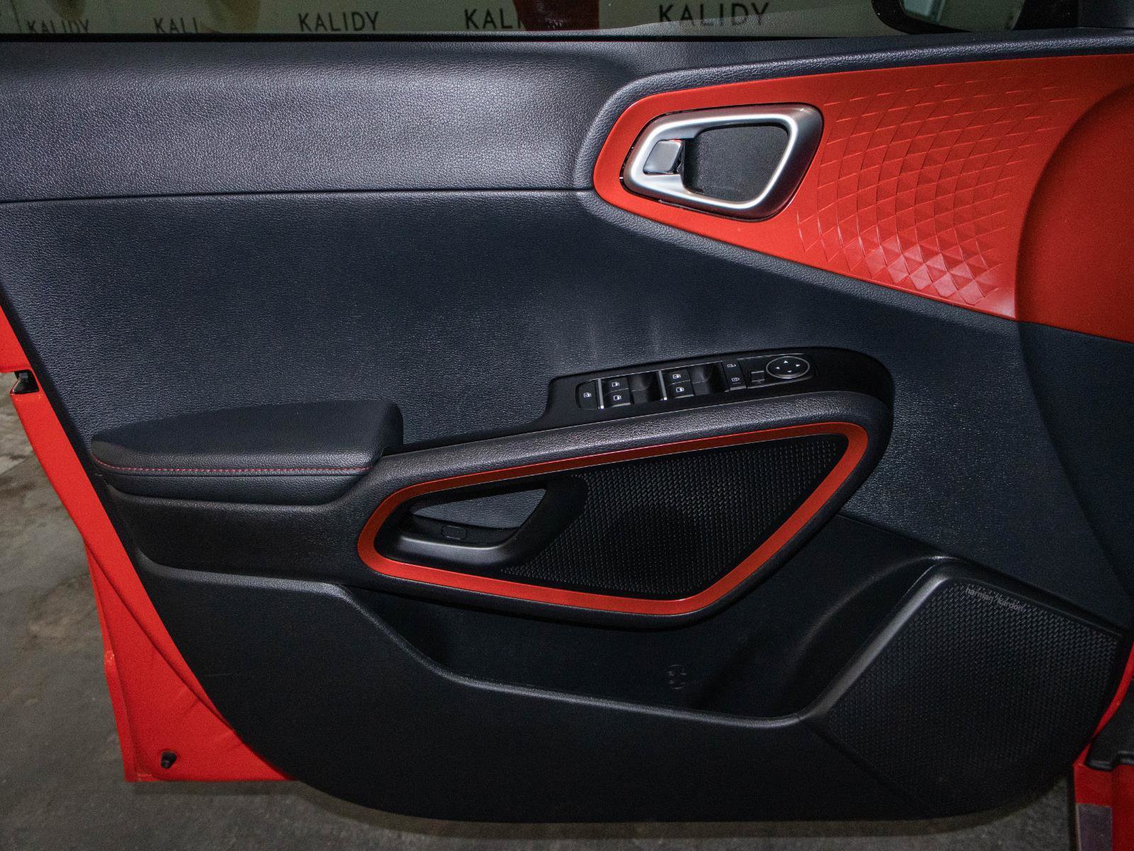 Used 2025 Kia Soul GT-Line w/ GT-Line Technology Package FWD image 11