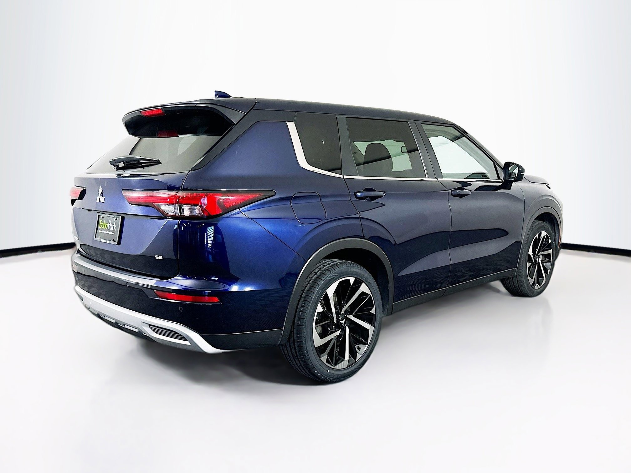 Used 2024 Mitsubishi Outlander SE image 9