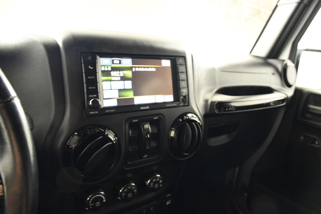 Used 2017 Jeep Wrangler Unlimited Sahara AWD/4WD image 31