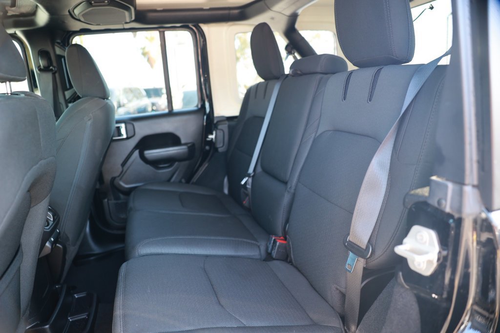 Used 2023 Jeep Wrangler Unlimited AWD/4WD image 35