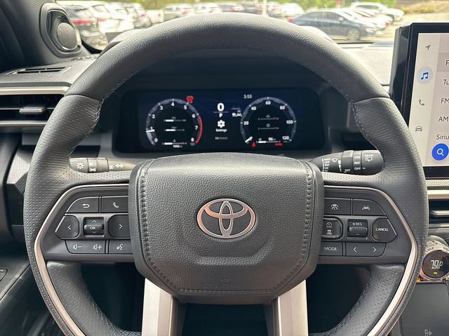 Used 2025 Toyota 4Runner Limited AWD/4WD image 19