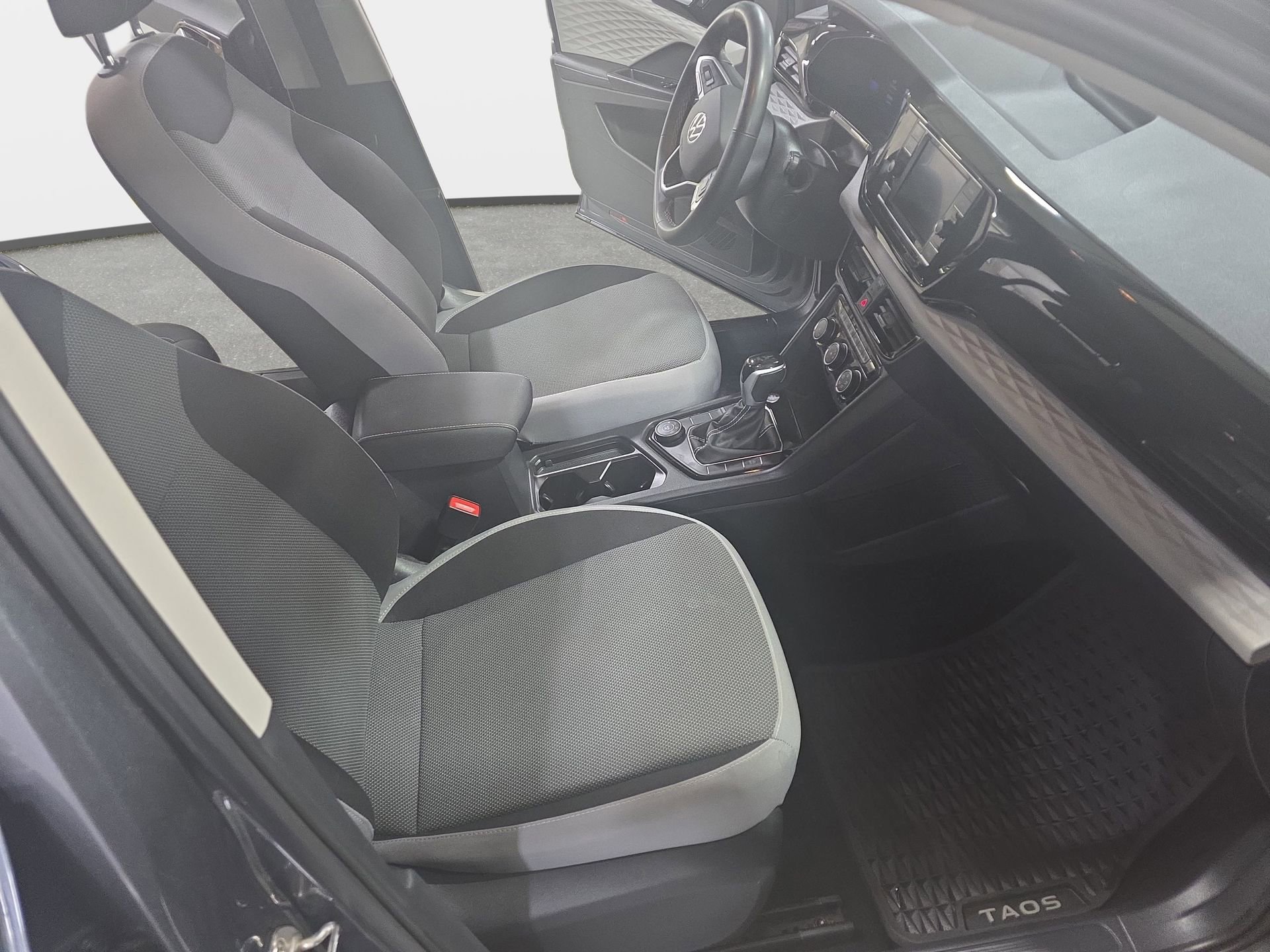 Used 2024 Volkswagen Taos S image 10