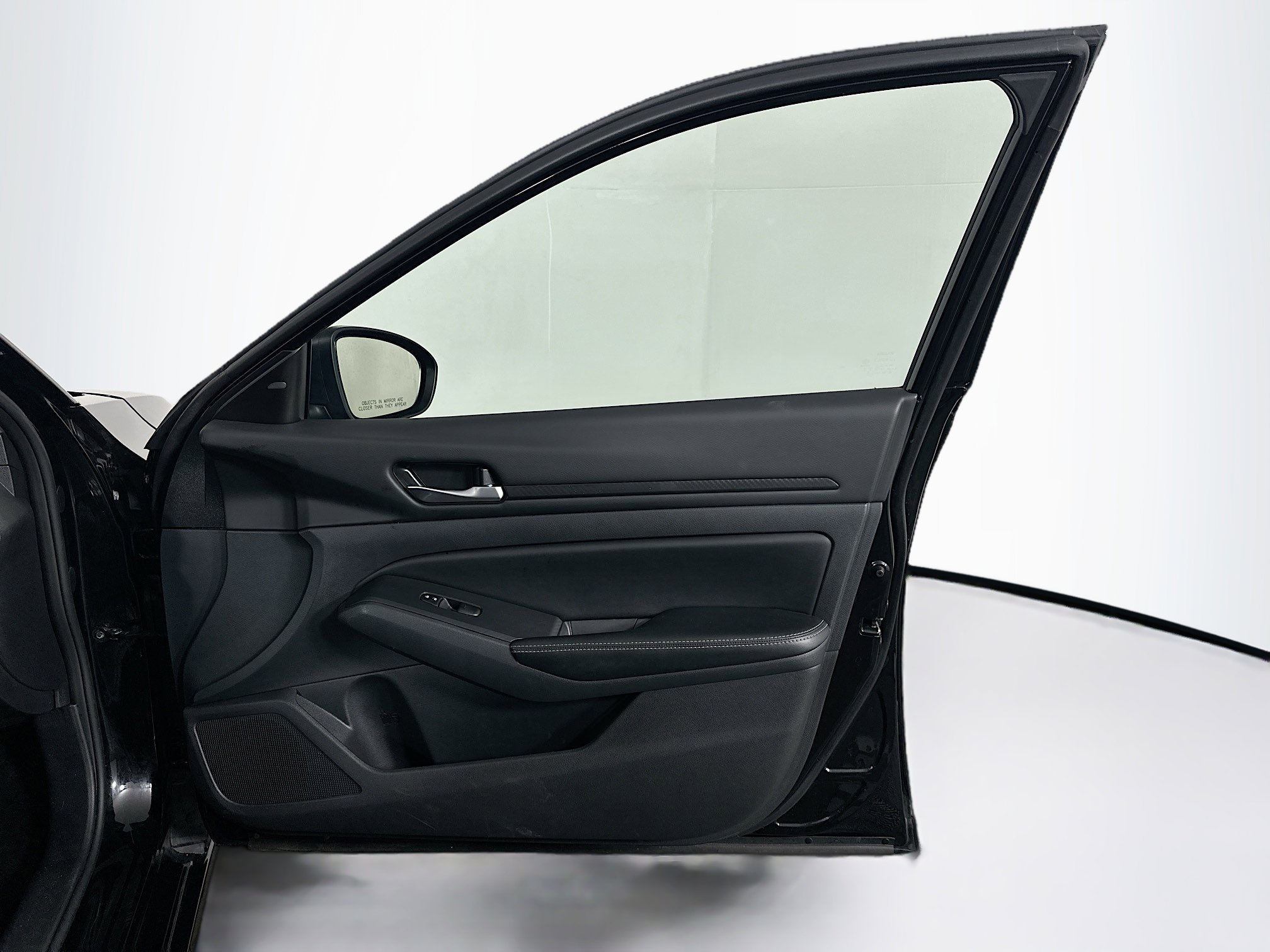 Used 2025 Nissan Altima 2.5 SV image 30