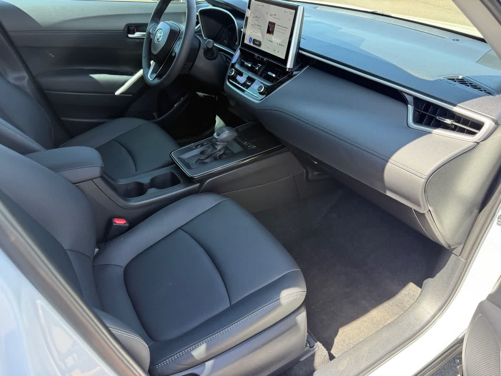 Used 2026 Toyota Corolla Cross XLE w/ Convenience Package FWD image 32