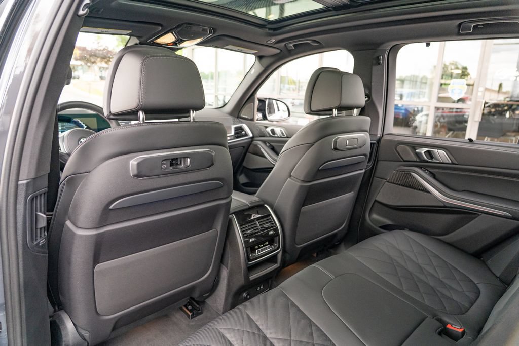 Used 2025 BMW X5 M60i AWD/4WD image 16