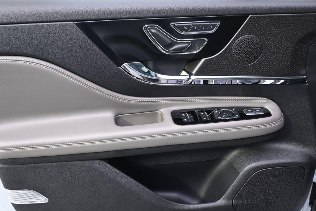 New 2026 Lincoln Corsair Reserve w/ Jet Appearance Package image 22