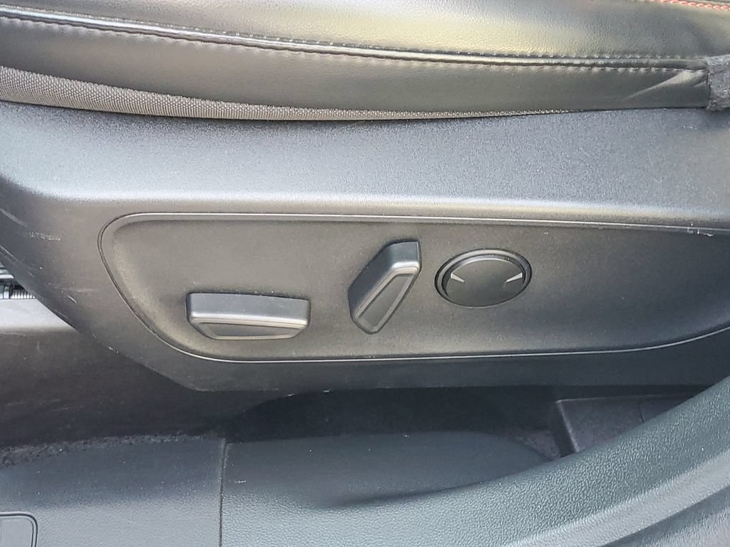 Used 2025 Ford Escape ST-Line Select AWD/4WD image 9