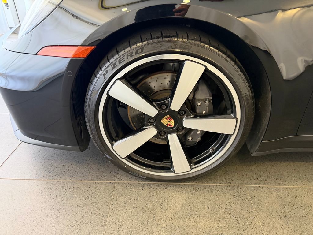 Certified 2025 Porsche 911 Carrera RWD image 10