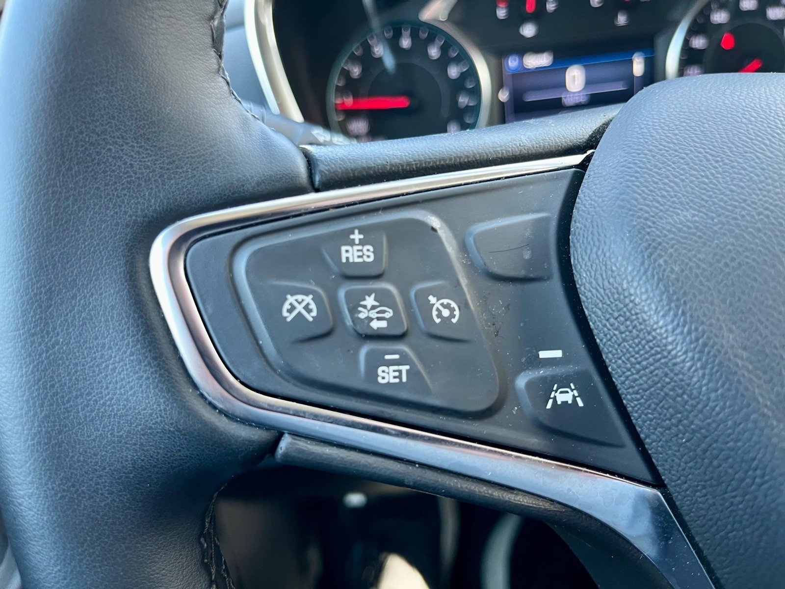 Used 2024 Chevrolet Equinox LT w/ LPO, Floor Liner Package FWD image 18