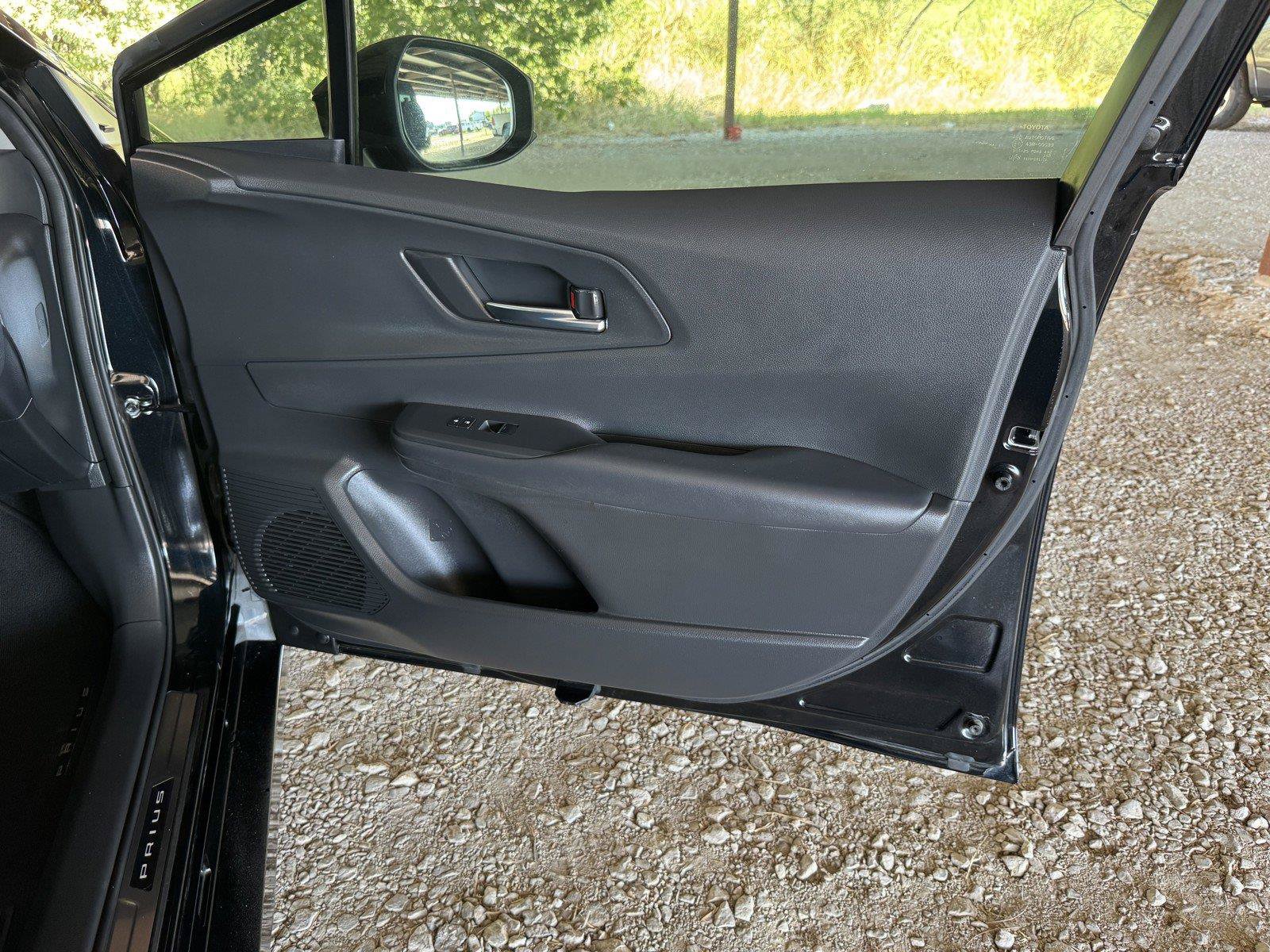 Used 2026 Toyota Prius Plug-In Hybrid FWD image 37