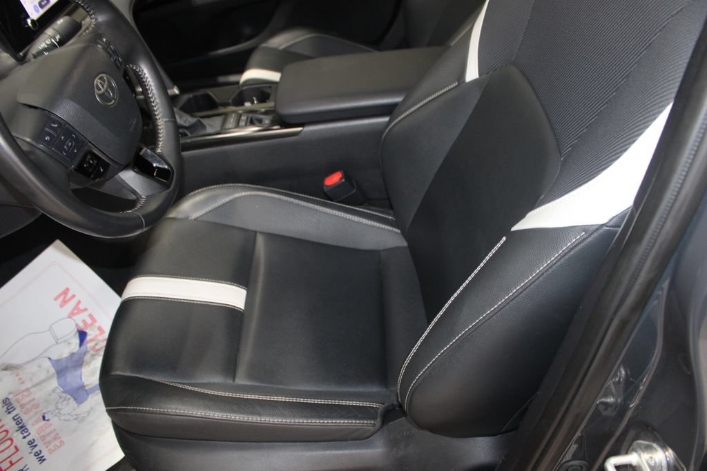 Used 2025 Toyota Camry SE FWD image 12