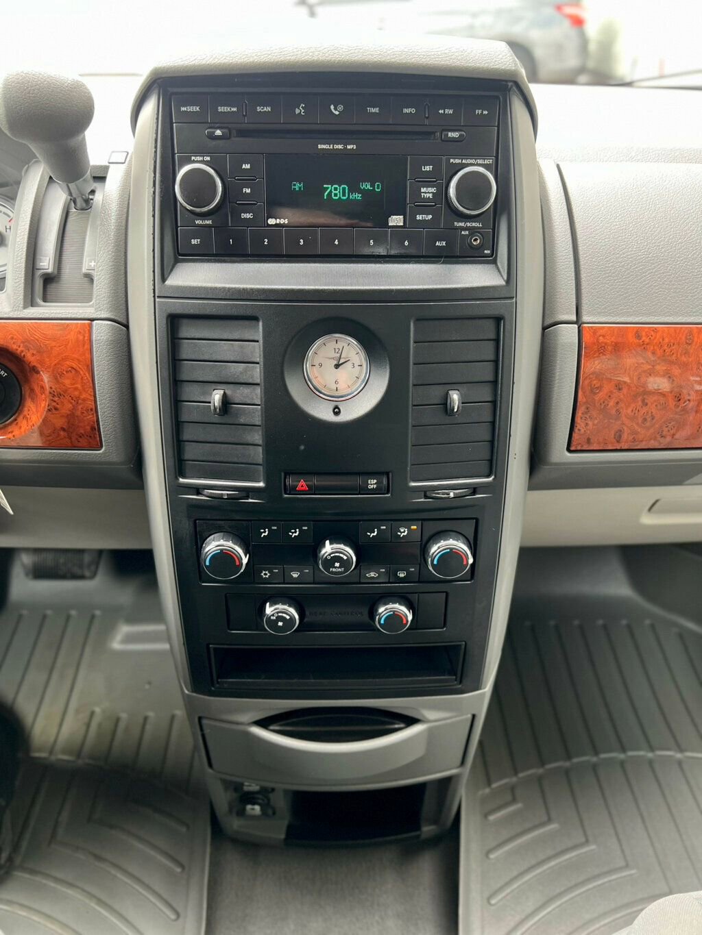 Used 2008 Chrysler Town & Country LX image 20