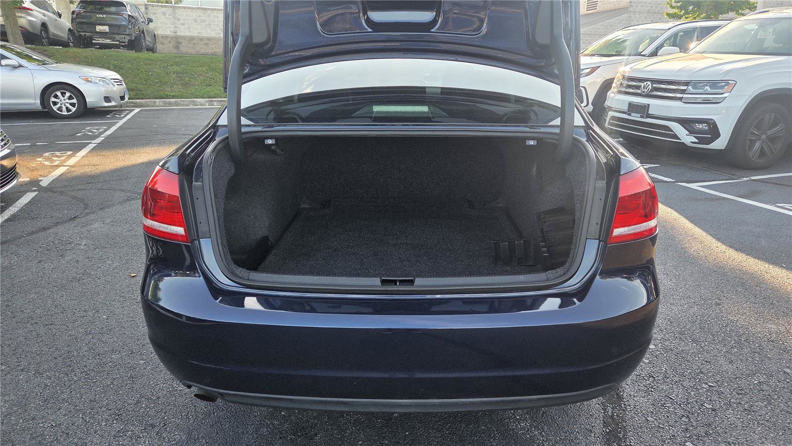 Used 2013 Volkswagen Passat 2.5 S FWD image 3